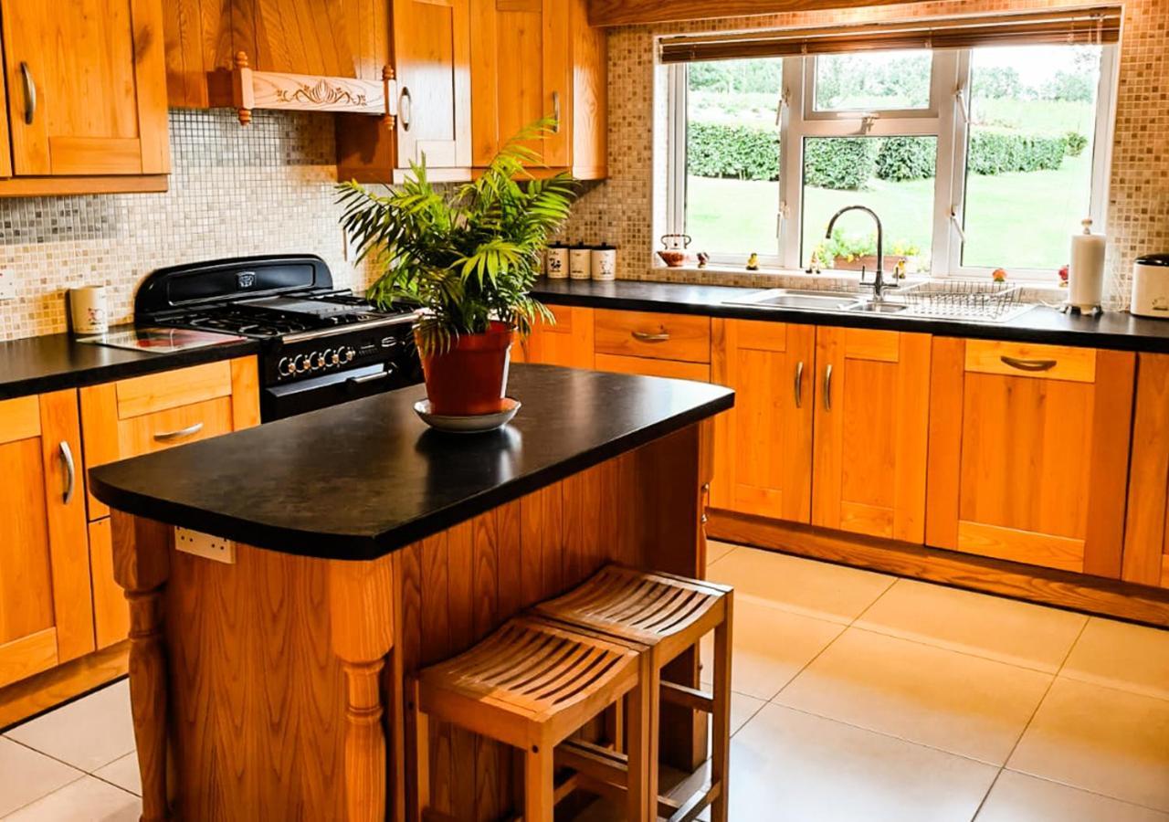 Moat Holiday Rental Lisnaskea المظهر الخارجي الصورة